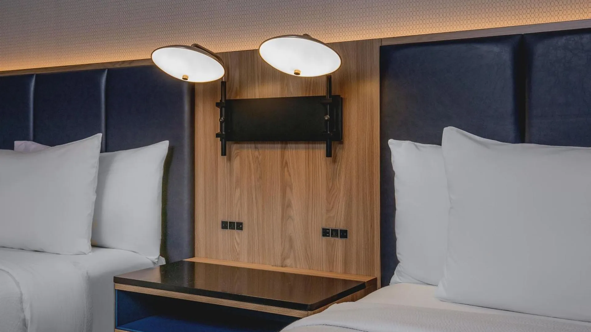 Courtyard By Marriott Times Square West Hotel New York